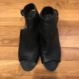 REDUCED Again!  Steve Madden sandals